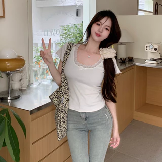 Hotgirl พร้อมส่งจากกทม เสื้อยืดแขนสั้นคอกลมลายลูกไม้สีขาวสำหรับผู้หญิง Y2Kเสื้อครอปทรงเข้ารูป