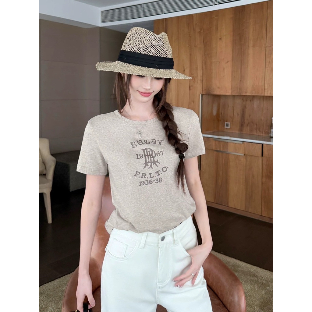 9381# เสื้อคอกลมแขนสั้นสกรีนลายช่วงอก เนื้อผ้าดี งานสวย  TAG:WG.WE ราคา ถูกที่สุด ดีลบีเคเค แกลเลอรีภาพที่ 4