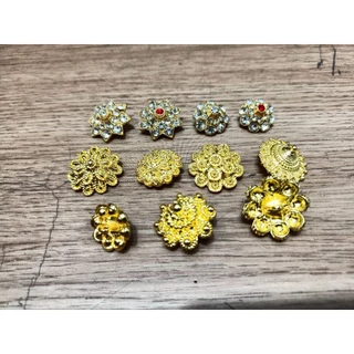 กระดุมชุดไทย 1 แพ็คมี 12 ชิ้น(มีหลายลายให้เลือกเลยค่ะ)