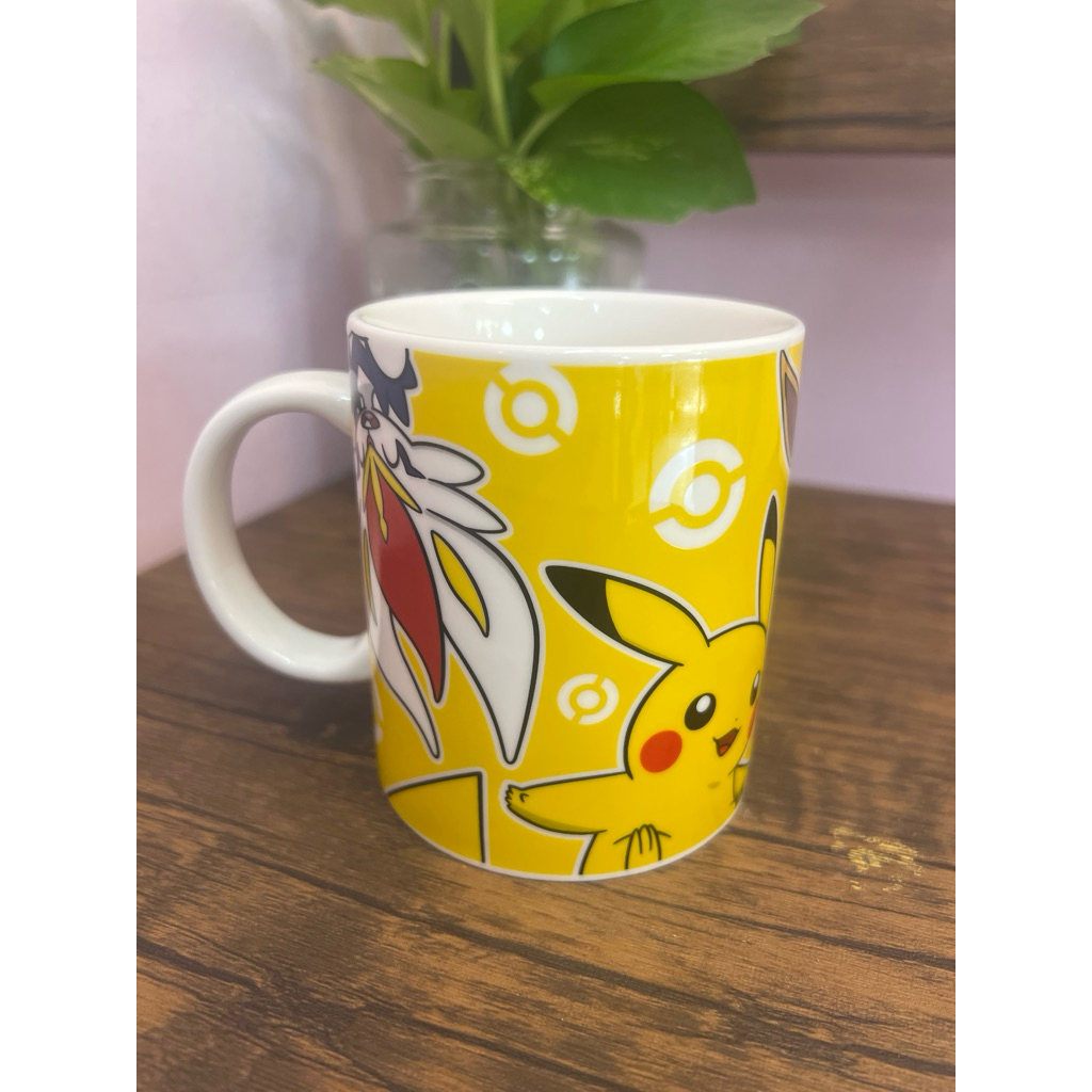 PK0602 - แก้วมัค Pokémon สีเหลือง ขนาด 3x4”