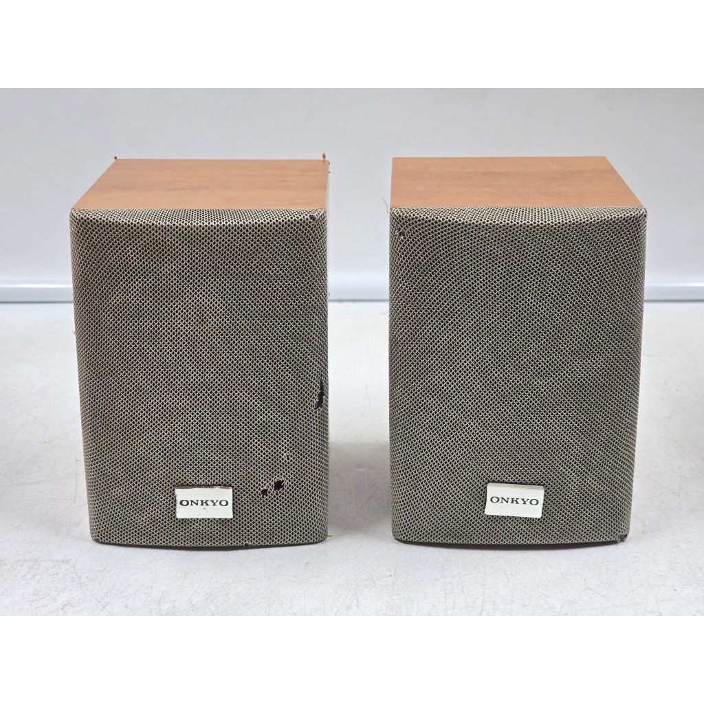 BJ72 ลำโพงญี่ปุ่นมือสอง 1 คู่ (709I) ONKYO ST-M1A 30W 6 โอห์ม Woofer 2.5 นิ้ว Size ตู้ 8.5x9.5x12CM 