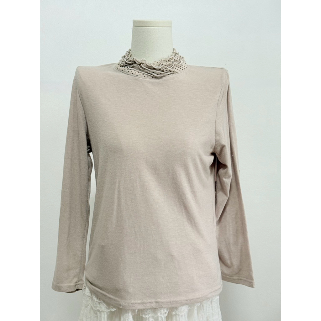 K73 เสื้อคอปีน อก36 ยาว22 ผ้านุ่ม ตรงคอแต่งลายจุด