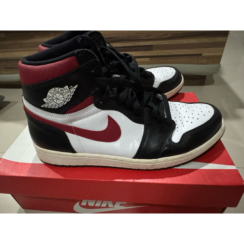 รองเท้า Jordan 1 high retro red gym