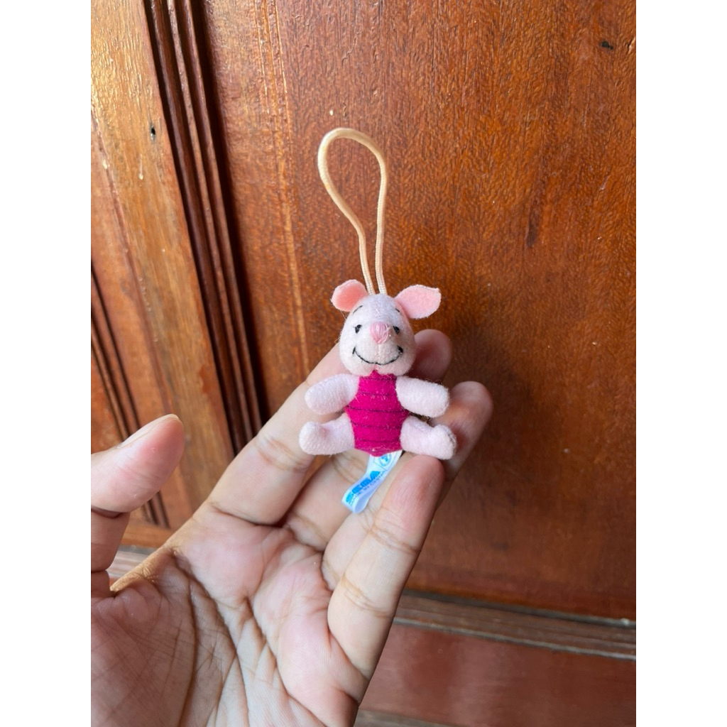 พวงกุญแจจิ๋ว Piglet จากเรื่อง Winnie the Pooh