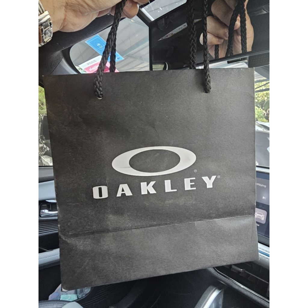 ถุงกระดาษ OAKLEY แท้ 100% เล็ก มือสอง