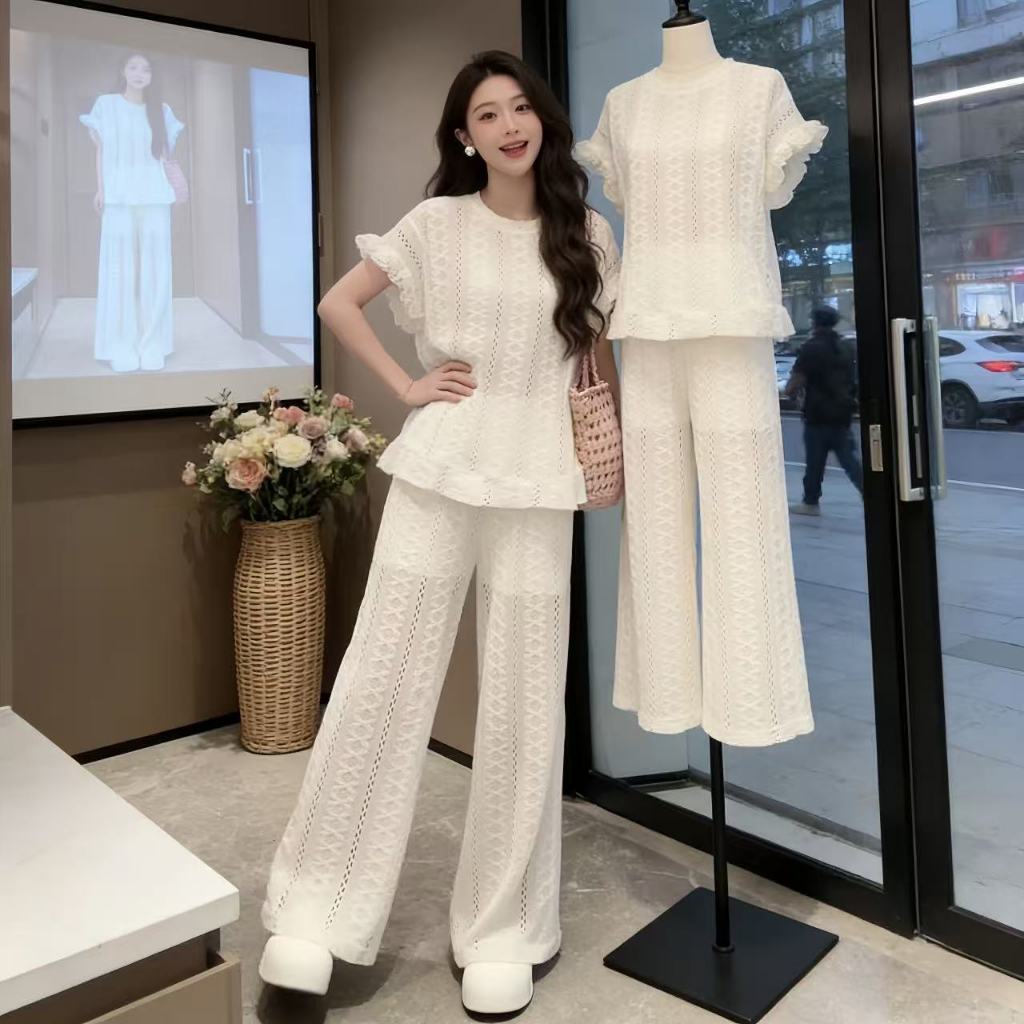 Swan shop ชุดเซ็ตเสื้อลูกไม้ถักโครเชต์สีครีม + กางเกงขายาว เอวสม็อค ทรงหลวม ใส่สบาย ลุคคาเฟ่/เที่ยวทะเล สไตล์เกาหลี