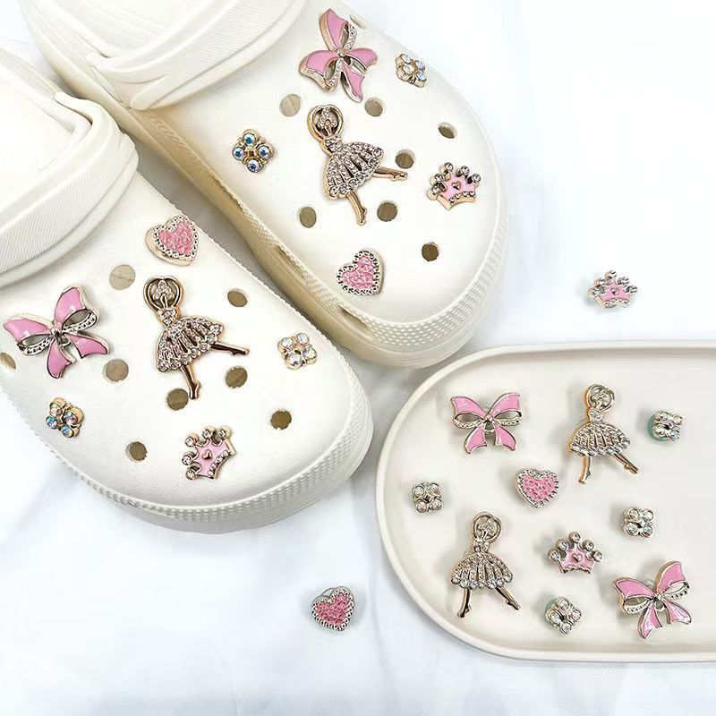 ชุดเซท จิบิติดรองเท้า ตัวติดรองเท้า แต่งเพชร แต่งโซ่ DIY รองเท้า 1เซท