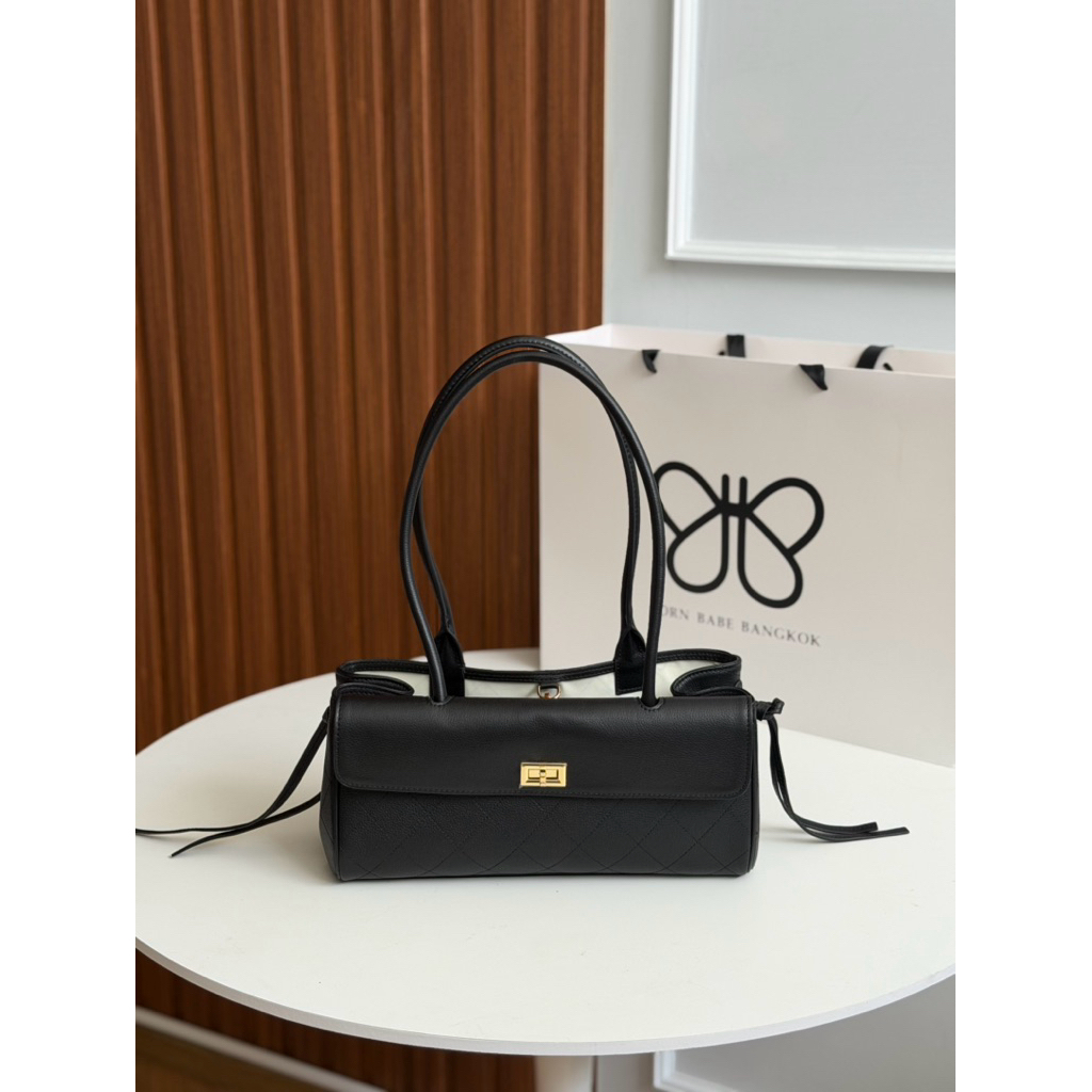 VICTORIA กระเป๋าหนังวัวแท้ ขนาด 33x15x12 ซม. เป็นกระเป๋าวัวเเท้ ที่เน้นความเรียบง่ายแต่แฝงไปด้วยความพรีเมียม ราคา ถูกที่สุด ดีลบีเคเค แกลเลอรีภาพที่ 6