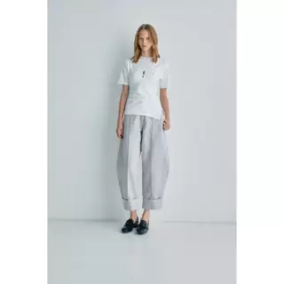 STUDIO UNKNOWN - SSS01 Riley Cinched Top เสื้อยืดตกแต่งปักจับจีบบริเวณช่วงอก
