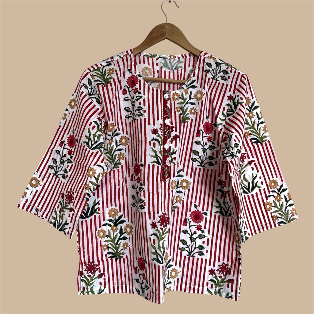 เสื้อ​แขนยาวเลยศอก คอกลมผ่าหน้าติดกระดุม ผ้าคอตตอน​อิน​เดีย