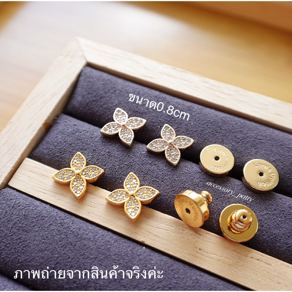 ✨♥️ต่างหูก้านเงินดอกไม้ รุ่นA04 มี2สีนะคะ (ขนาด0.8cm)ค่ะ เพชรCzฝังละเอียดเนี้ยบสวยงาม หรูหราดูแพงค่ะ งานสวยตกปกค่ะ✨♥️