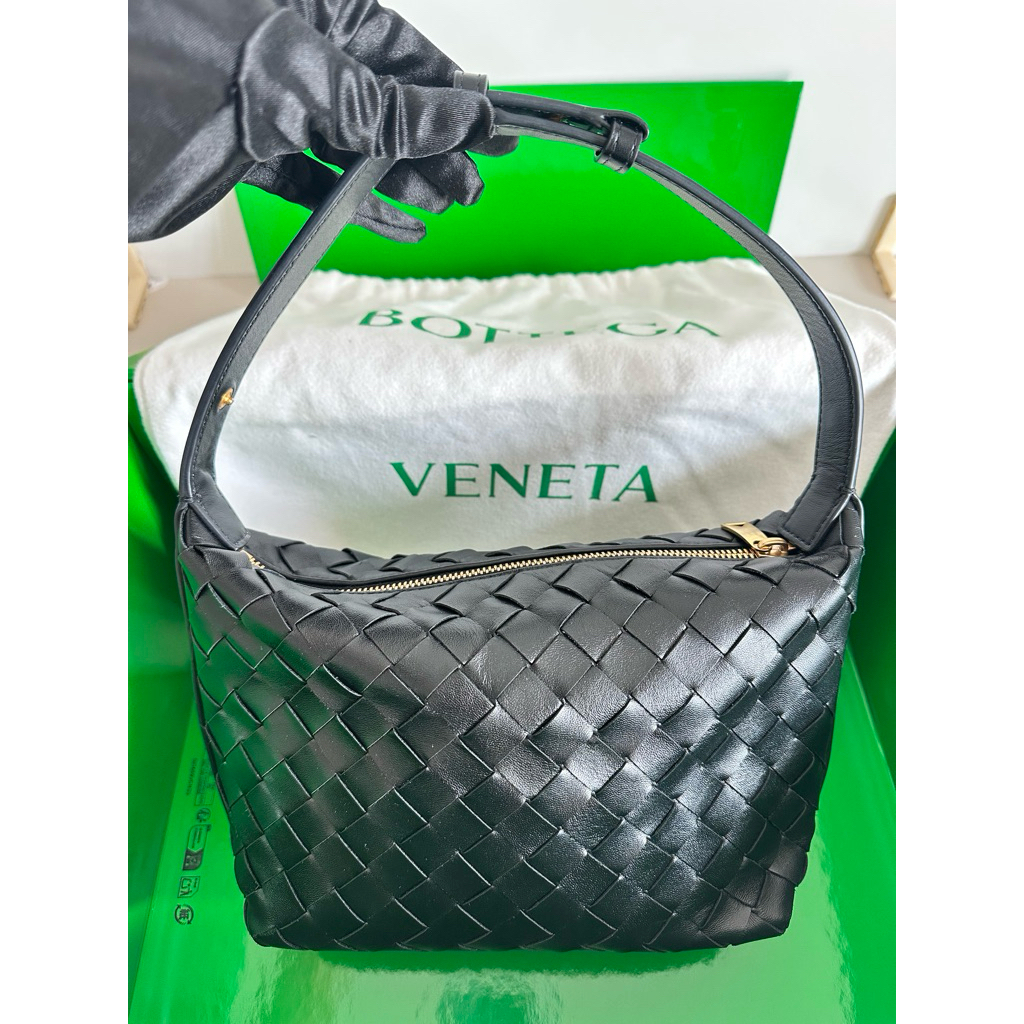 Used Bottega Wallace Microchip