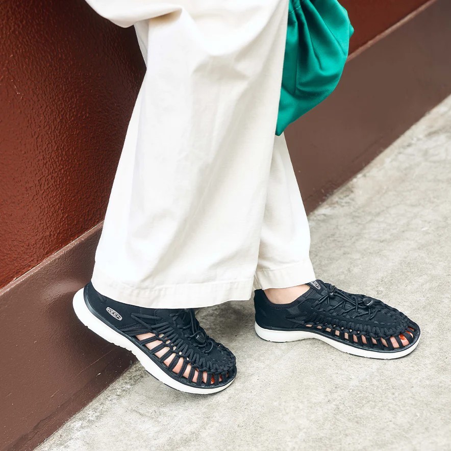 Keen รองเท้าผู้หญิง รุ่น Women's UNEEK O3 (BLACK/STAR WHITE)