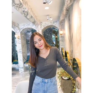 เสื้อยืดคอวีแต่งกระดุม แขนยาว