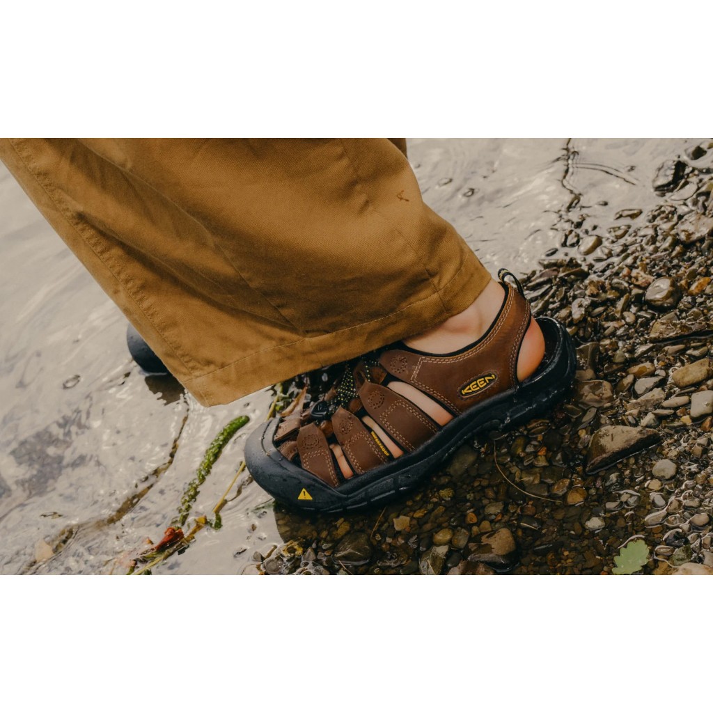 KEEN صندل رجالي Newport جلد — أسود/رمادي — صورة 8