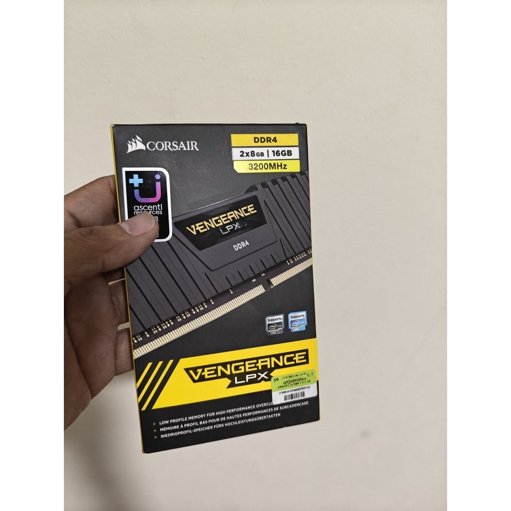 Ram Corsair DDR4 16gb มือสองพร้อมกล่อง