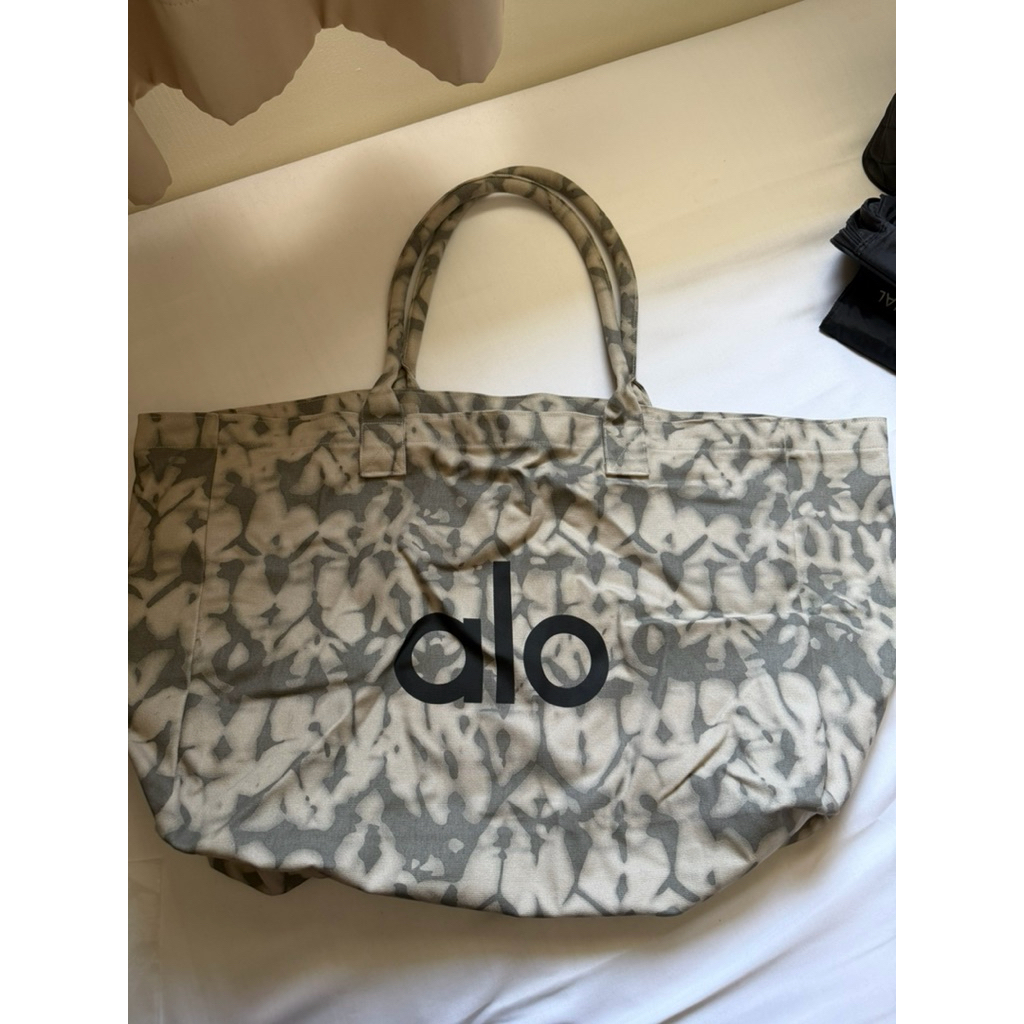 Alo Yoga Iconic Shopper Tote