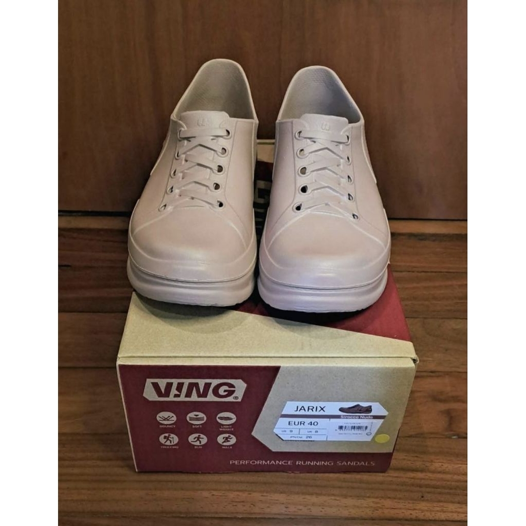 รองเท้ายาง​สำหรับวิ่งระยะสั้น Ving​ Jarix  สีเนื้อ​nude ขนาด​ 26 cm สภาพดี พื้นไม่สึก