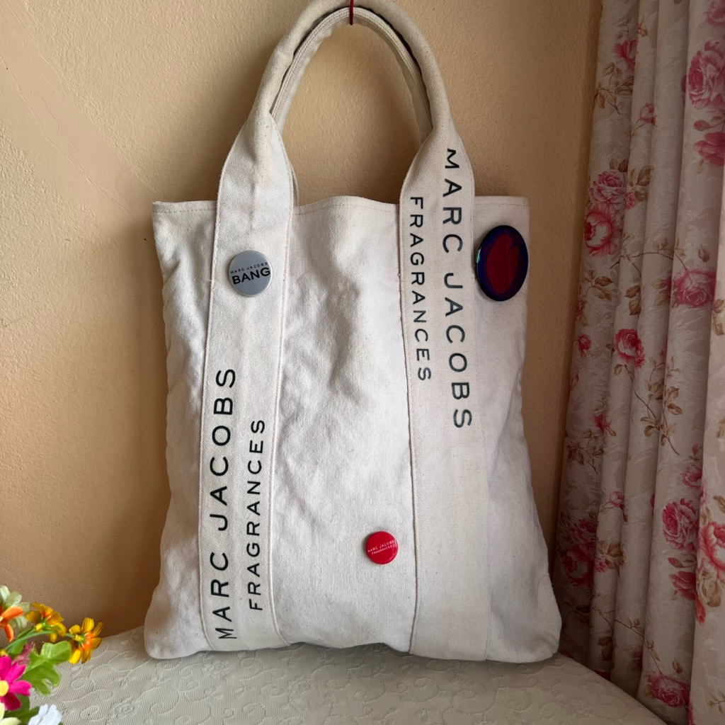 Mark Jacob แท้💯 กระเป๋าผ้าทรง Tote งานผ้า Canva สภาพดีสวย มีคราบเหลืองจากการทำความสะอาด มีร่องรอยใช้
