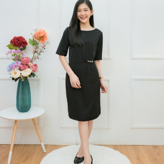 ชุดเดรสสีดำ จีบเอว ซิปหลัง
