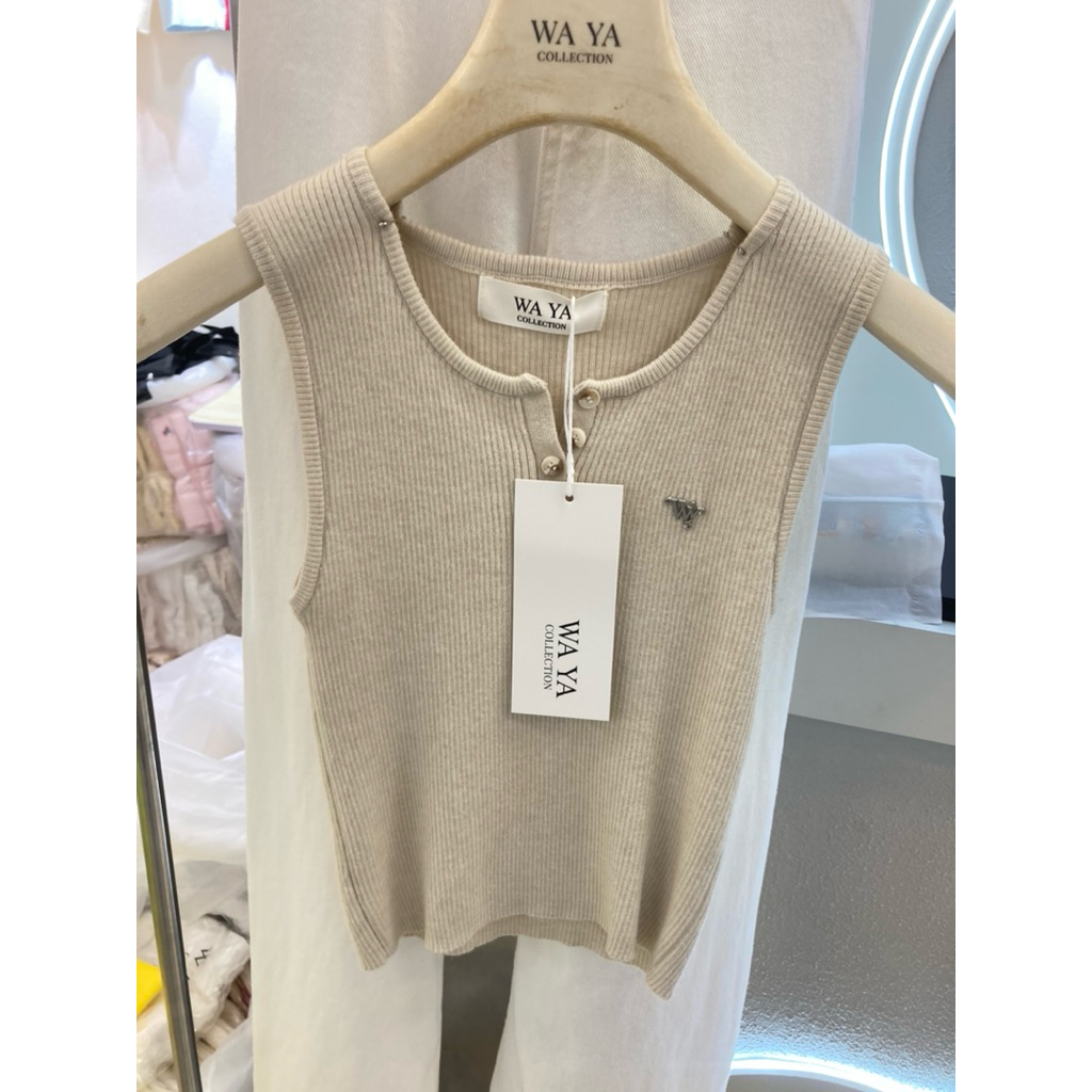 WA YA เสื้อไหมพรมคอกลมกระดุมหน้า