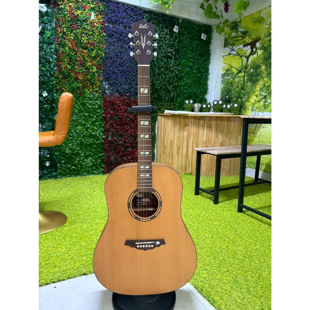 💥SALE💥 กีต้าร์โปร่ง ROMEO รุ่น R11X  SOLID CEDAR  ไม้โซลิด สินค้าตัวโชว์ ใช้งานได้ปกติ มีตำหนิในรูปสุดท้าย ลดราคาพิเศษ