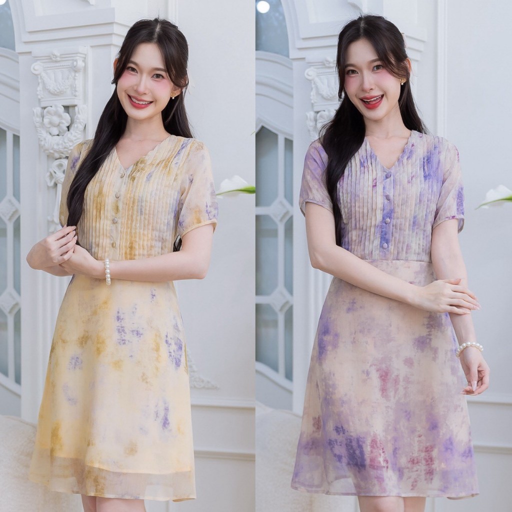 เดรสโทนสีวินเทจ เป็นลายไล่เฉดสีแบบละมุน ไม่เป็นขอบชัดเจนคล้ายกับการแต้มสีน้ำ เป็นแบบลายกระจายทั่วตัวทำให้ชุดดูพริ้วไหว