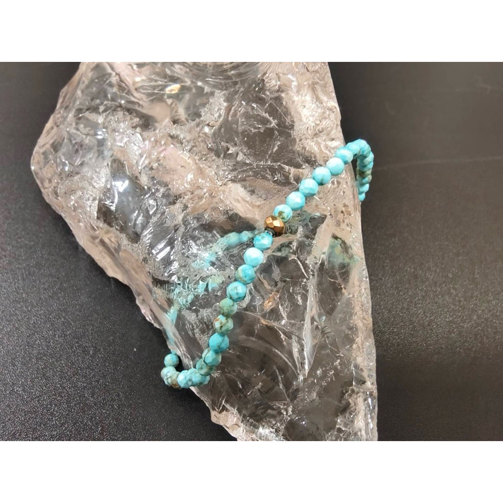 สร้อยข้อมือหิน Turquoise Arizona สไตล์ minimal หินแท้ เจียรขนาด 3 mm. ใส่ Pyrite1เม็ด(เพิ่มลด Pyrite