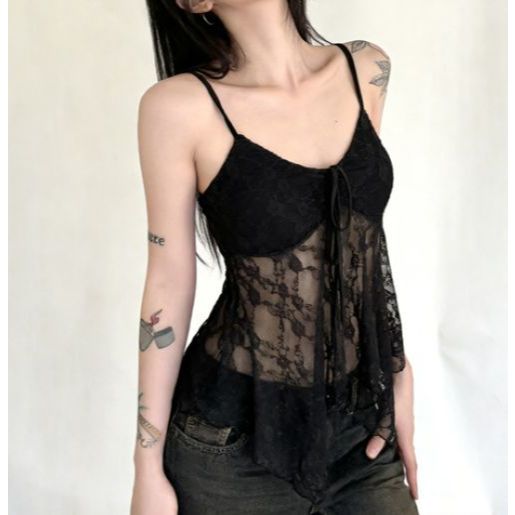 พร้อมส่งในไทย** เสื้อสายเดี่ยว ระบายชายเสื้อ มีฟองน้ำในตัว Y339