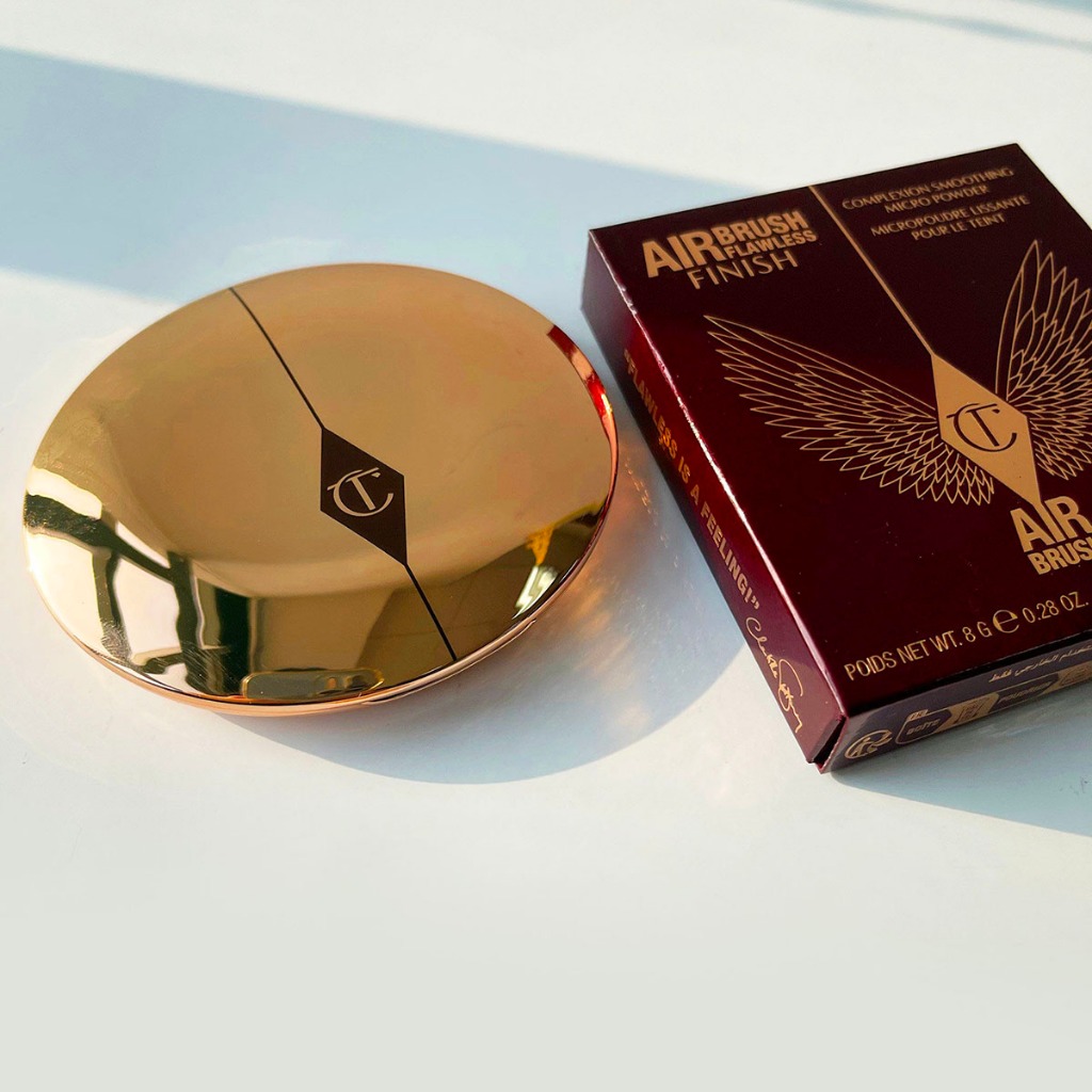 จัดส่งรวดเร็ว ของแท้ Charlotte Tilbury airbrush flawless finish powder สี Fair, Medium แป้งอัดแข็งในตำนาน