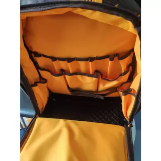 (รุ่นท็อป )INGCO กระเป๋าเป้เครื่องมือช่าง 20 นิ้ว (Tools Backpack) รุ่น HBP03028 ฐานพลาสติกแข็ง รับน้ำหนักได้ถึง 15 กก.