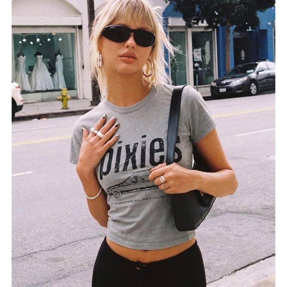 พร้อมส่งค่ะ🛍️🛍️ PIXIES CROP TOP  เสื้อยืดคอกลมทรงครอป Cropped Printed T-shirt เพิ่งมาใหม่ล่าสุด  สีเทา