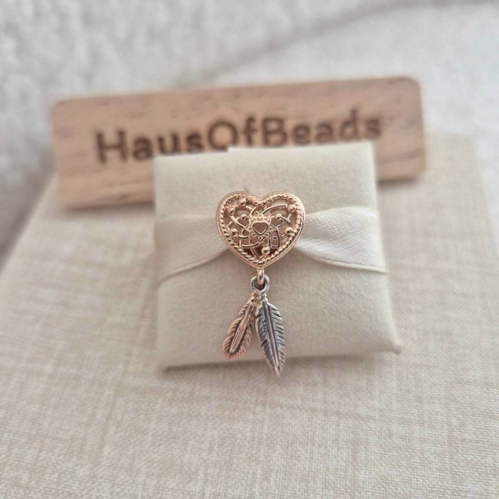 ⭐️ NEW ของแท้ 100% ⭐️ ชาร์มกำไลข้อมือ Rose Gold Heart & Two Feathers Dreamcather