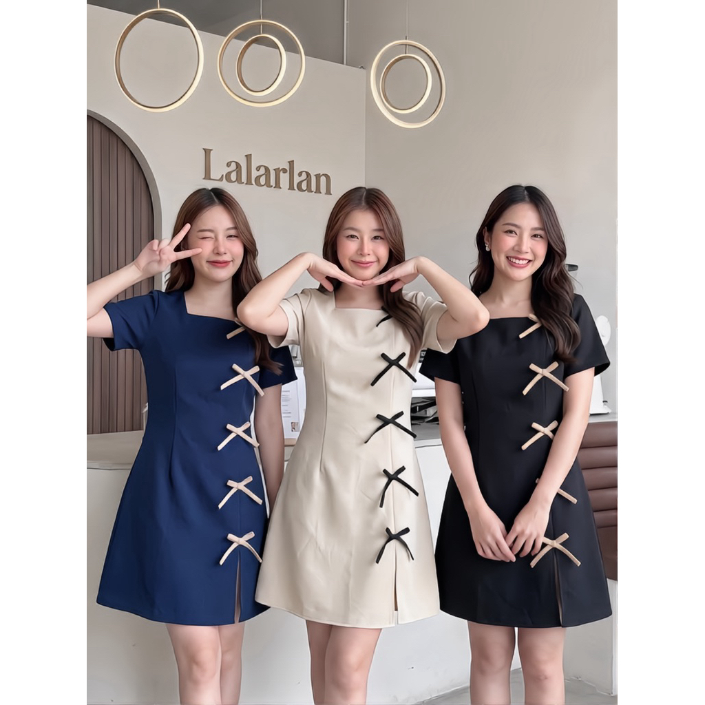ชุดเดรสแขนสั้นติดโบว์ Ribbon Dress