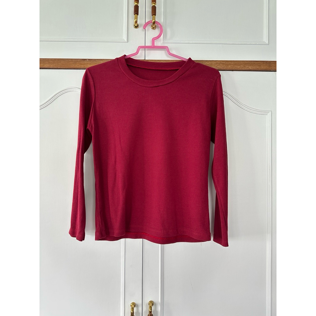 calling-long sleeve top เสื้อแขนยาว คอกลม ผ้ายืดทรงเข้ารูป ผ้านุ่มสบาย สีเลือดหมู ผ้าร่อง