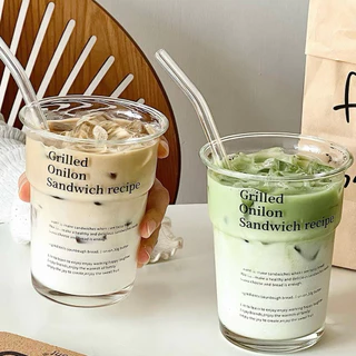 แก้วคาเฟ่ อักษรภาษาอังกฤษ แถมหลอด วัสดุแก้ว หนามาก แก้วนม แก้วกาแฟ พร้อมส่ง