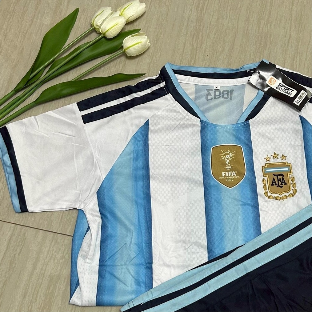 เสื้อทีมชาติอาร์เจนตินาสำหรับการแข่งขันฟุตบอลโลก 2026 (รุ่นที่กำหนดอย่างเป็นทางการ)