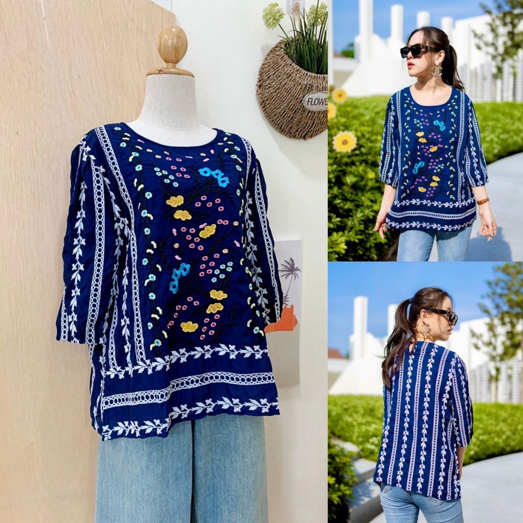 Lynlalin เสื้อคอกลม สม็อกยืดปลายแขน ผ้าชีฟอง ดีเทลปักดอกไม้ สีกรม (ไซส์ XL-3XL) รุ่น สะไบนาง