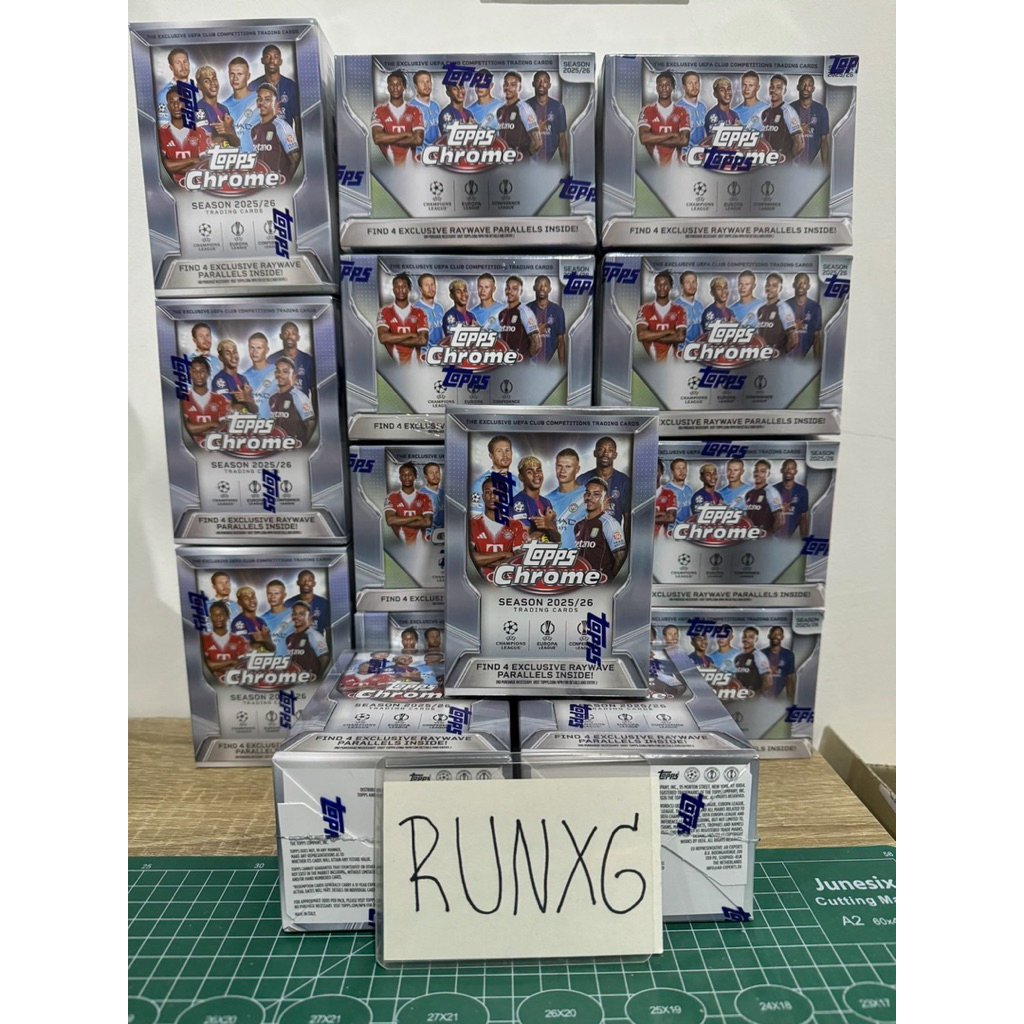 🚨พร้อมส่ง🚨 2025-26 TOPPS Chrome UEFA Club Competitions Soccer Cards Blaster Box