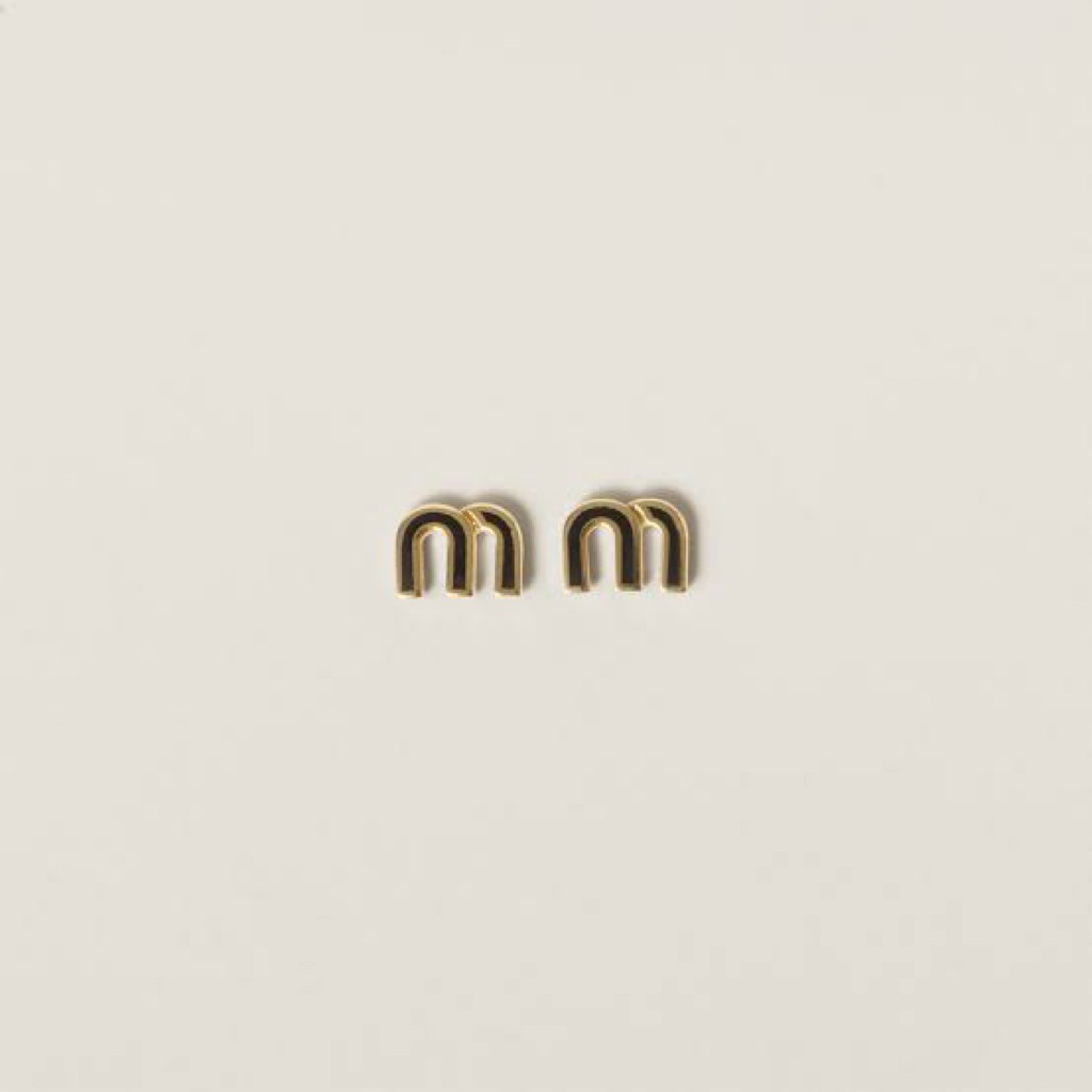 🔥พร้อมส่ง🔥Miu Miu logo-plaque stud earrings ปังไม่ไหว💥 พร้อมส่งค่ะ