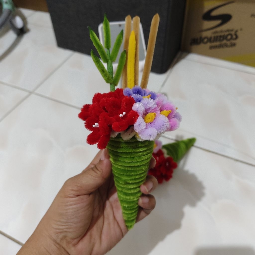 กรวยไหว้ครู ขนาดเล็ก กระทัดรัด กว้าง10ซม. สูง22ซม. พร้อมส่ง