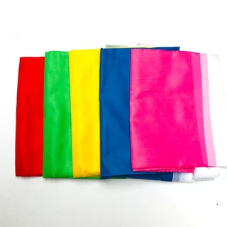 (5 สี แพ็คละ 10 ชิ้น)ธงสี ธงกีฬาสี ธงผ้า ธงเปล่าทึบ ธงสีล้วน ธงสีพื้น ธงโบก ขนาด69x109ซม.ผ้าต่วน ผ้าร่ม ธงพาเหรด