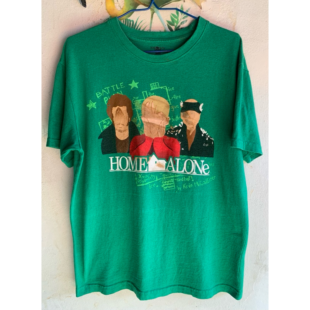 พร้อมส่ง เสื้อยืดลาย Home Alone สีเขียว (มือสอง)