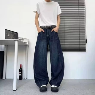 ยีนส์เอวสูงขากว้าง Unisex ตัดเฉียงโค้ง 3D ละลายสะโพก ลายล้างโบราณสไตล์เรโทร การตัดแบบเซมิทาร์ Scimitar ส่งด่วนในไทย