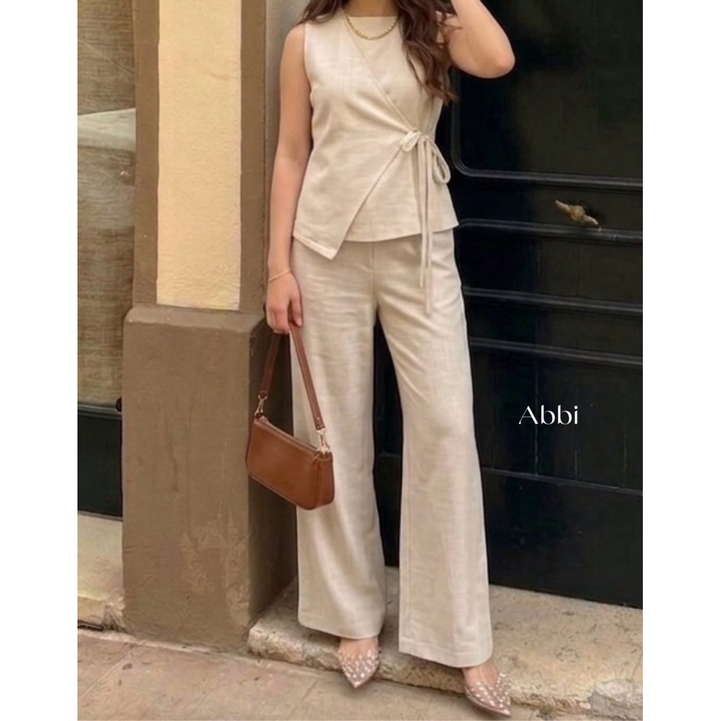 Abbi Set 🍑(ส่งด่วน🚗)ชุดเซ็ตขายาว เสื้อเรียบหรูดูแพงๆ ทรงเสื้อแขนกุดมีดีเทลป้ายหน้ามาผูกด้านข้าง ได้พร้อมกางเกงไปเลย