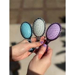 WET BRUSH แปรงหวีผม รุ่น FESTIVE มี 3 แบบ ไซส์ MINI,DETANGLER,SPEED DRY มี 3 สี เทา ม่วง ฟ้า