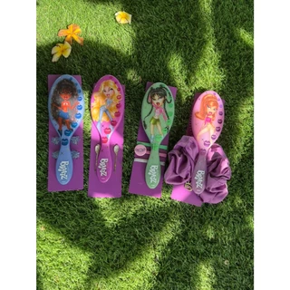 WET BRUSH แปรงหวีผมทรงรี รุ่น DETANGLER BRATZ มี 4 ลายมาพร้อมกับ Accessories ที่แตกต่างกันแล้วแต่ตัวละครที่มีความน่ารัก