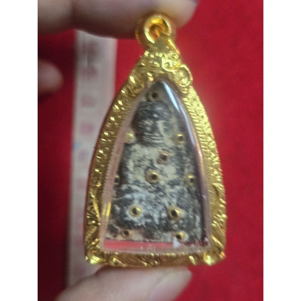 พระหลวงปู่ทวดวัดช้างให้ฝังตะกรุดรอบองค์ปี 2497 พระแท้ให้พร้อมกรอบทองสายใต้