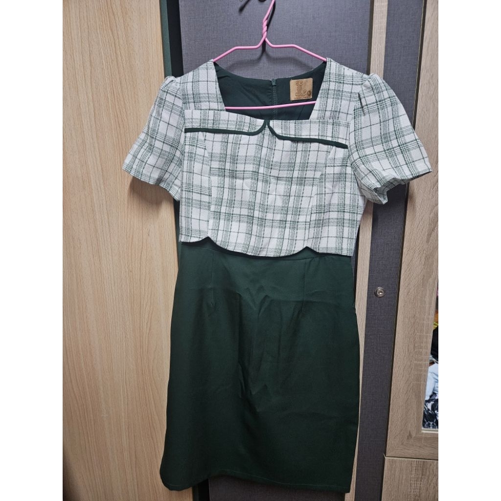 ชุดเดรส​สีเขียว lamer​lamai​ มือสอง