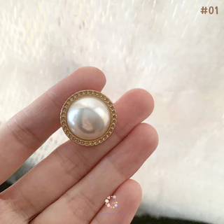 กระดุมมุกวินเทจขอบทอง | Vintage Pearl Buttons |กระดุมโลหะมุกสไตล์ชาแนลสำหรับเสื้อคาร์ดิแกนและงาน DIY By GoodsGals.Studio